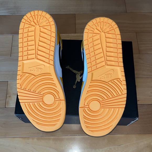 Air Jordan 1 Mid Shoes in TAXI/BLACK Combo 💛🖤 - Picture 8 of 14